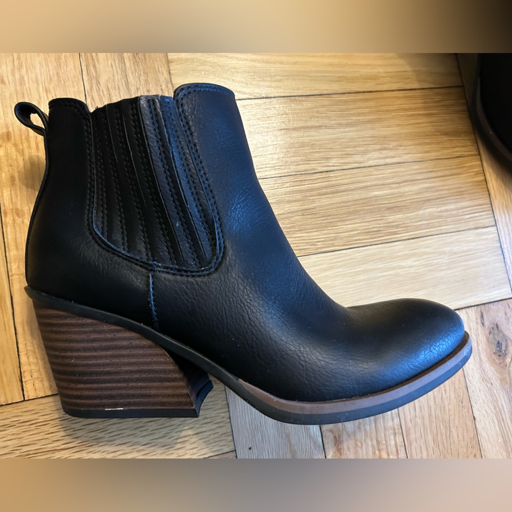 Kork Ease black leather booties
